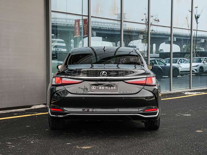 Фото 5 - Lexus ES