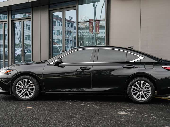 Фото 7 - Lexus ES