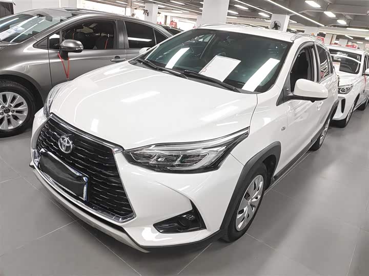 Фото 2 - Toyota Yaris L Hatchback