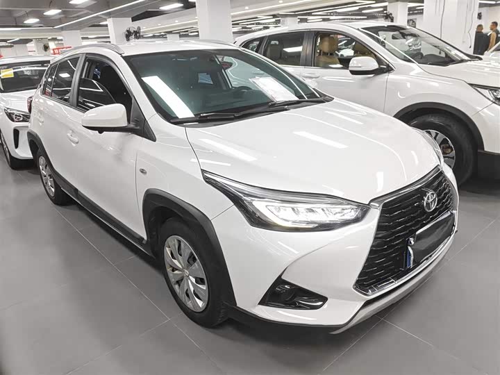 Фото 4 - Toyota Yaris L Hatchback