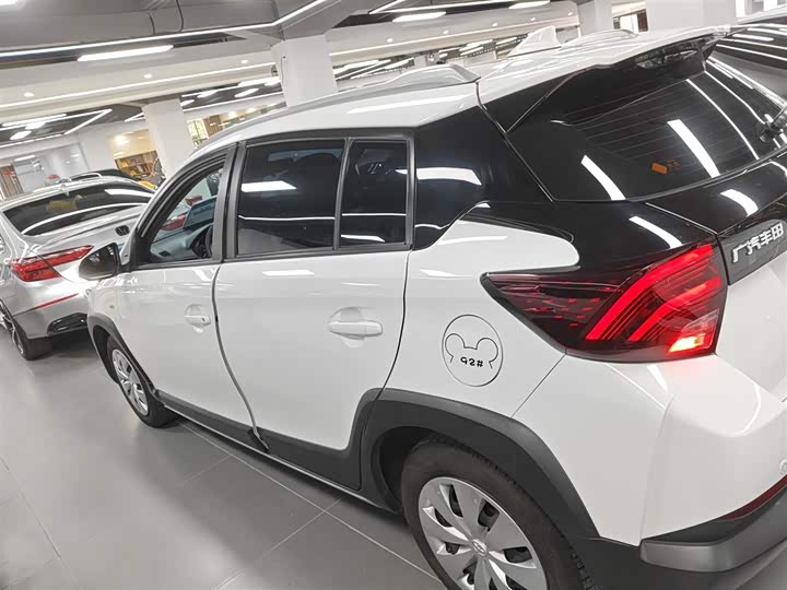 Фото 5 - Toyota Yaris L Hatchback