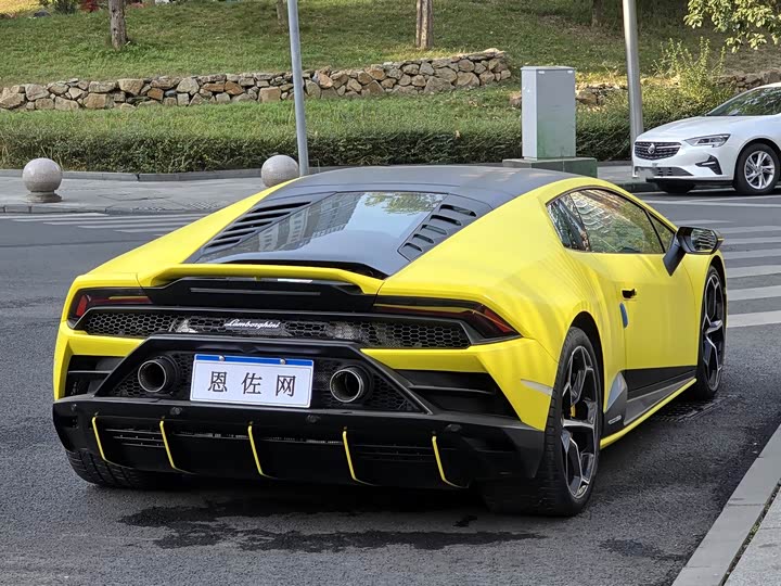 Фото 3 - Lamborghini Huracán