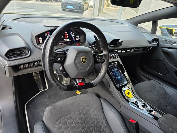 Фото 7 - Lamborghini Huracán