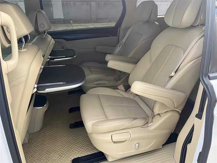 Фото 4 - Buick GL8 ES