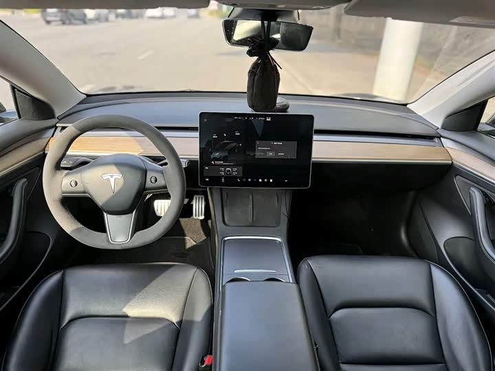 Фото 3 - Tesla Model 3