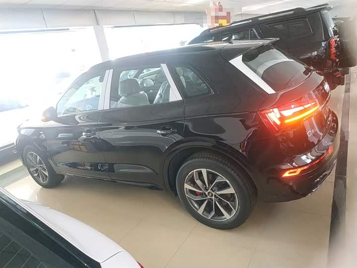Фото 5 - Audi Q5L
