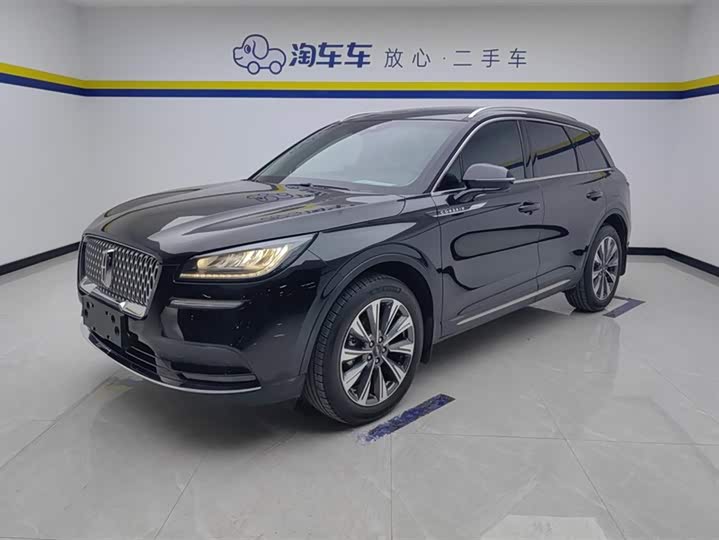 Фото 1 - Lincoln Corsair