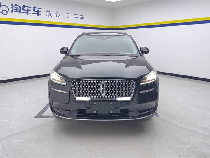 Фото 2 - Lincoln Corsair