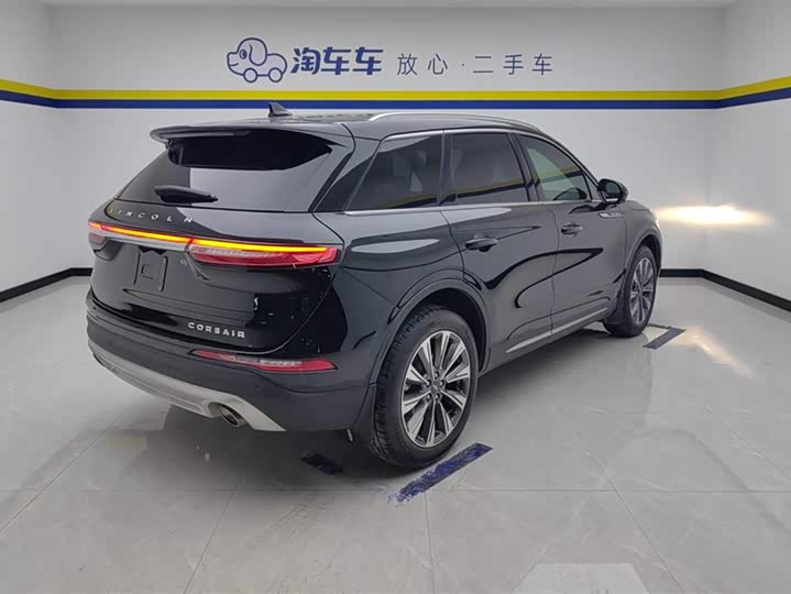 Фото 3 - Lincoln Corsair