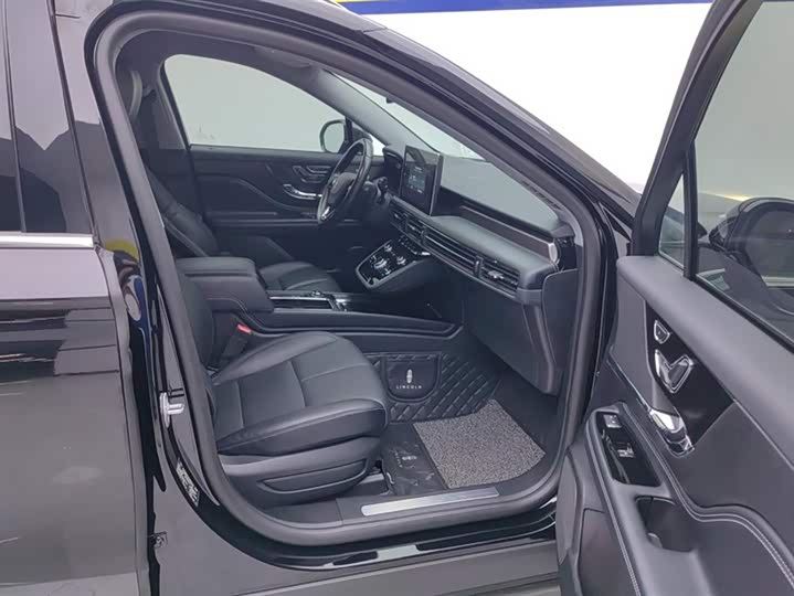 Фото 8 - Lincoln Corsair