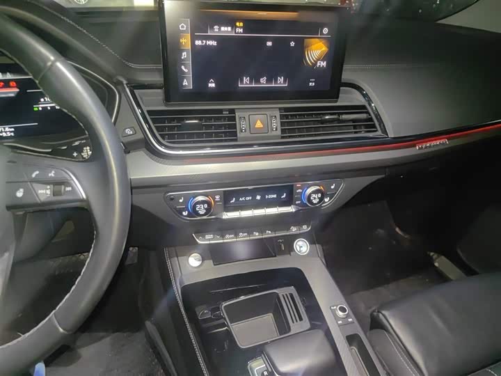 Фото 6 - Audi Q5L