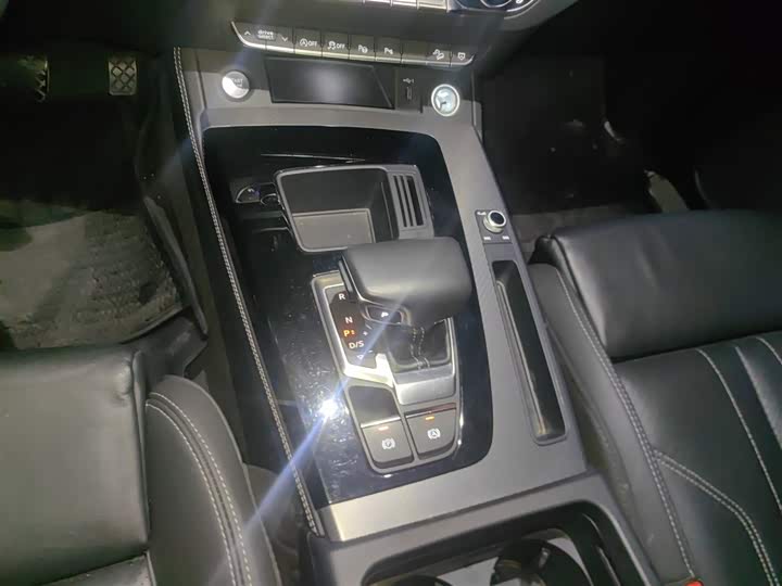 Фото 7 - Audi Q5L