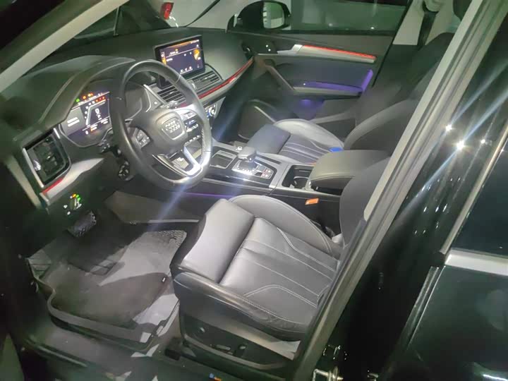 Фото 8 - Audi Q5L