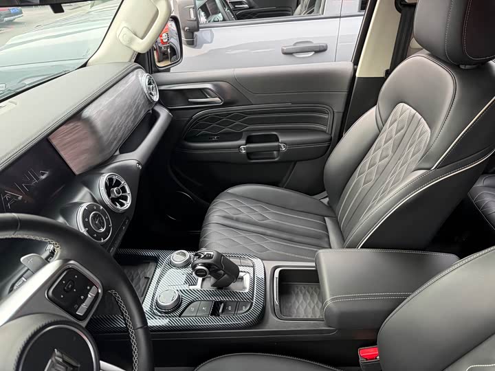 Фото 7 - Tank 300