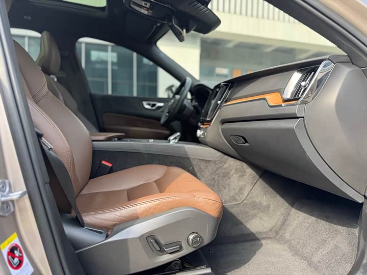 Фото 4 - Volvo XC60