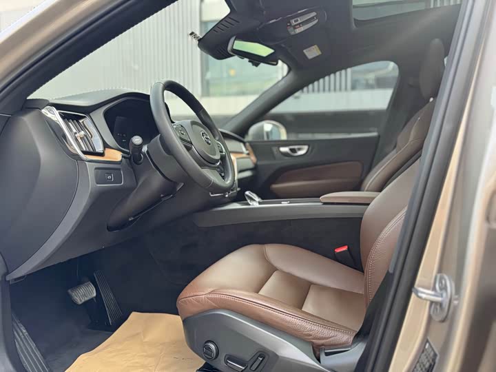 Фото 6 - Volvo XC60