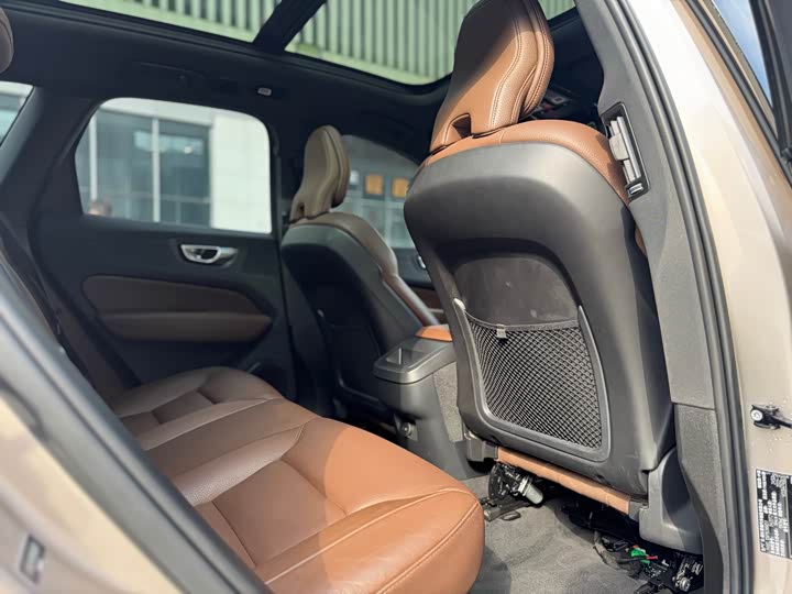 Фото 8 - Volvo XC60