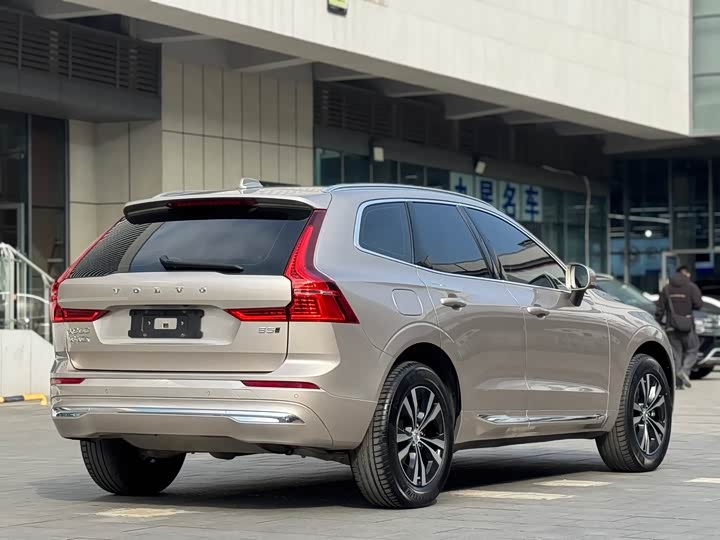 Фото 9 - Volvo XC60