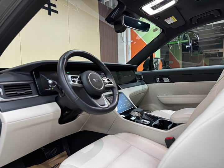 Фото 4 - LiXiang One