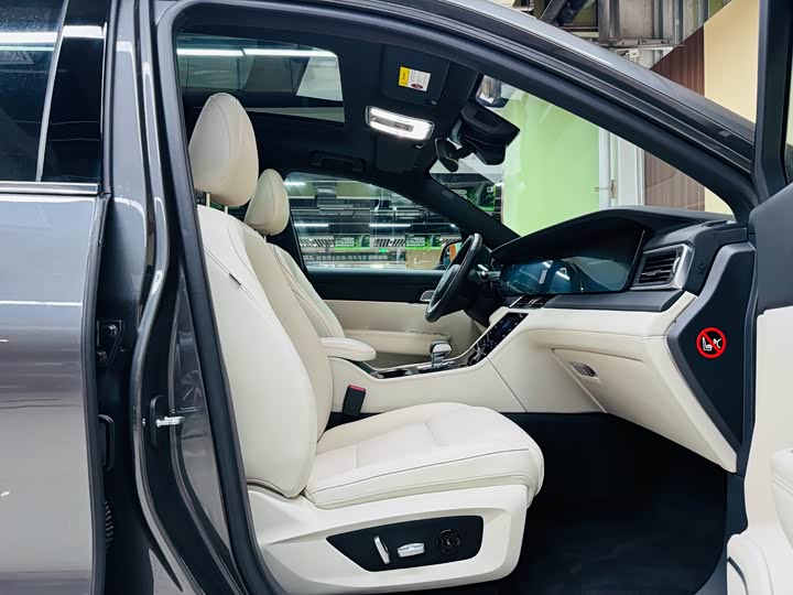 Фото 8 - LiXiang One