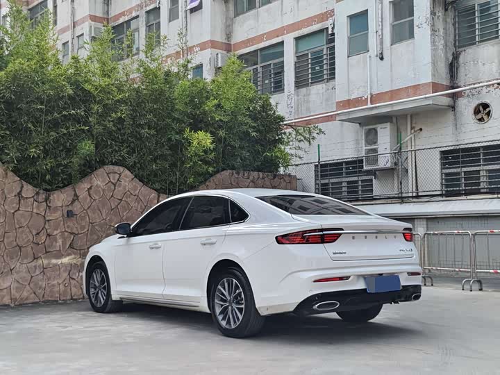 Фото 4 - Geely Preface