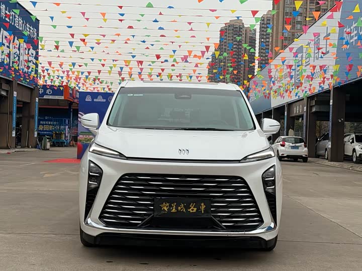 Фото 2 - Buick GL8 ES