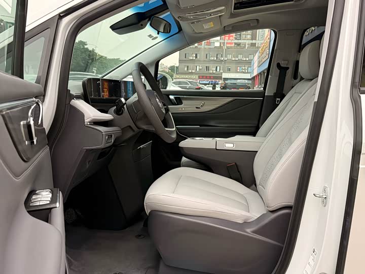 Фото 8 - Buick GL8 ES