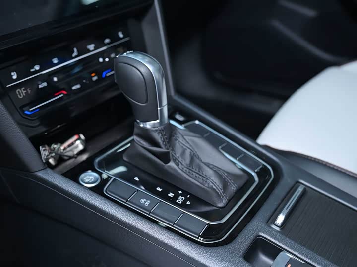 Фото 8 - Volkswagen Magotan