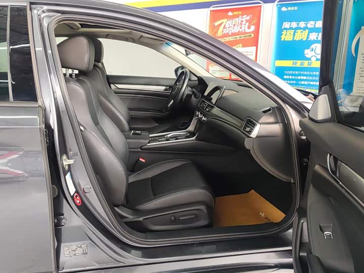 Фото 8 - Honda Accord