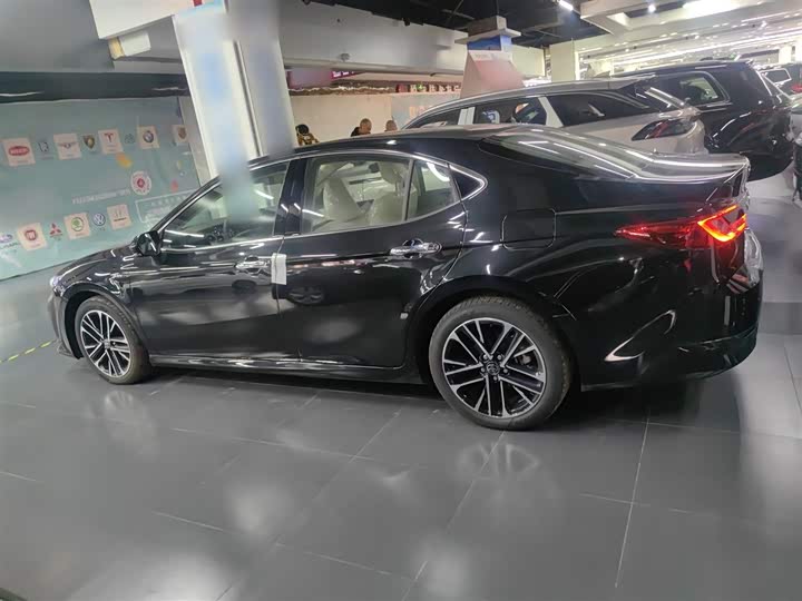 Фото 5 - Toyota Camry