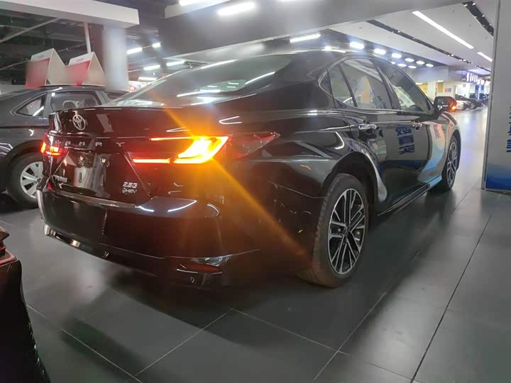 Фото 7 - Toyota Camry