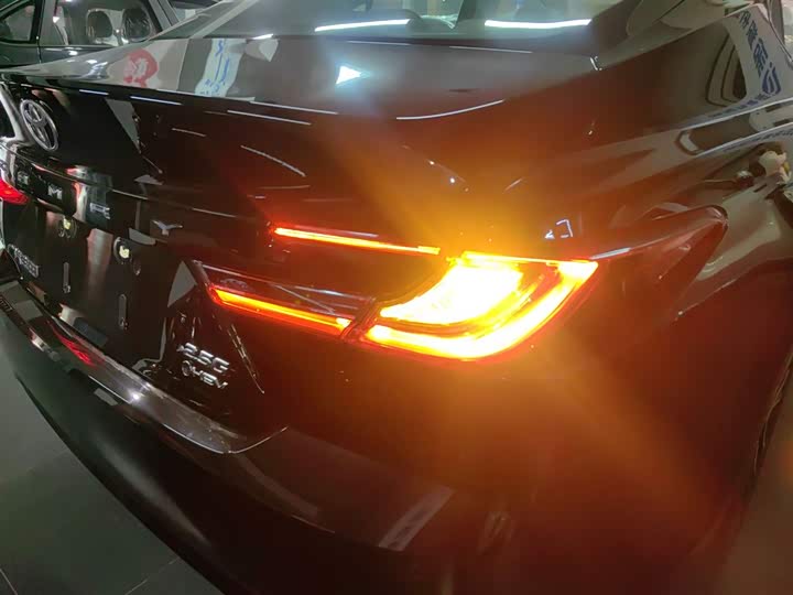 Фото 8 - Toyota Camry