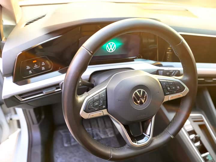 Фото 3 - Volkswagen Golf