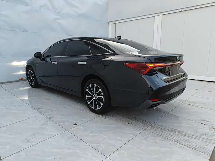 Фото 9 - Toyota Avalon