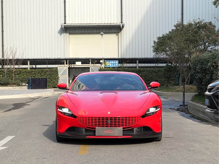 Фото 2 - Ferrari Roma