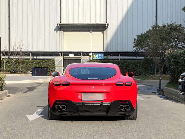 Фото 4 - Ferrari Roma