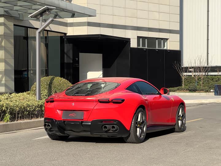 Фото 5 - Ferrari Roma