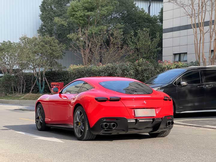 Фото 6 - Ferrari Roma