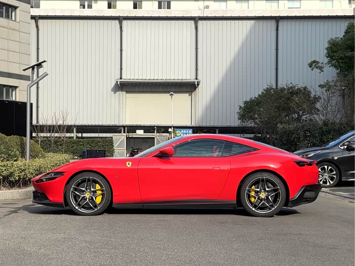 Фото 7 - Ferrari Roma