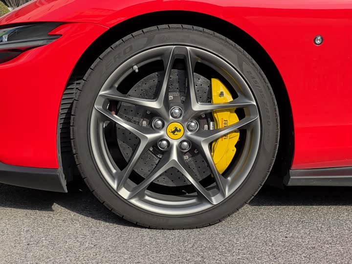 Фото 8 - Ferrari Roma