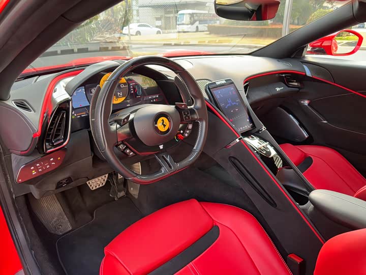 Фото 9 - Ferrari Roma