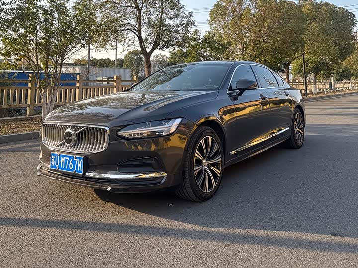 Фото 1 - Volvo S90