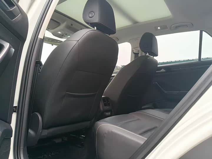 Фото 6 - Volkswagen T-Roc