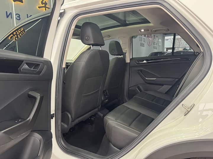 Фото 6 - Volkswagen T-Roc