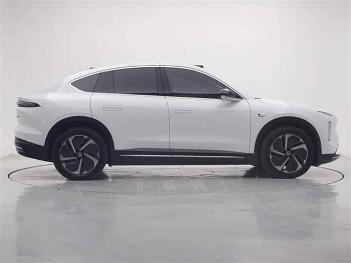 Фото 9 - Nio EC6