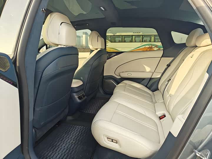 Фото 8 - Zeekr 007