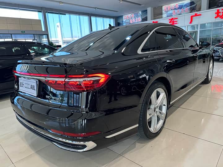 Фото 3 - Audi A8