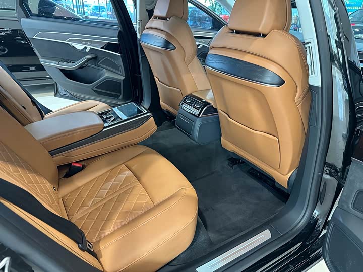 Фото 7 - Audi A8