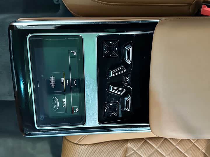 Фото 8 - Audi A8