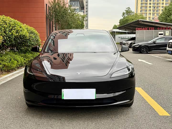 Фото 2 - Tesla Model 3